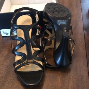 New Naturalizer heel sandal, black